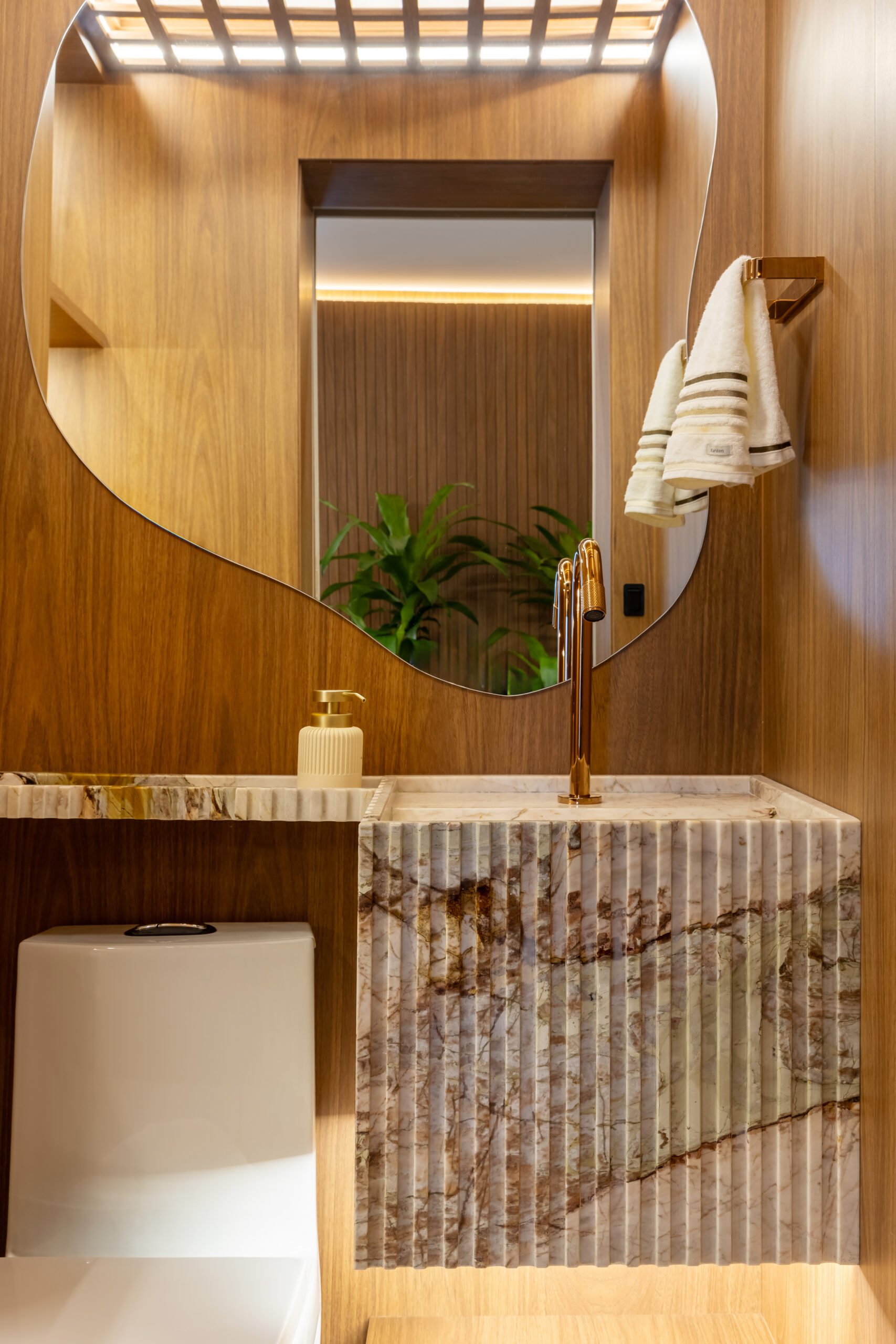 APTO. CIPRIANI TOWER 01